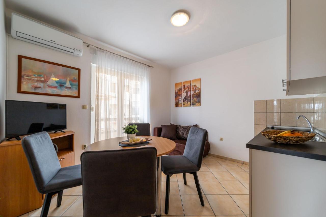 Apartmani Devcic Palit Экстерьер фото