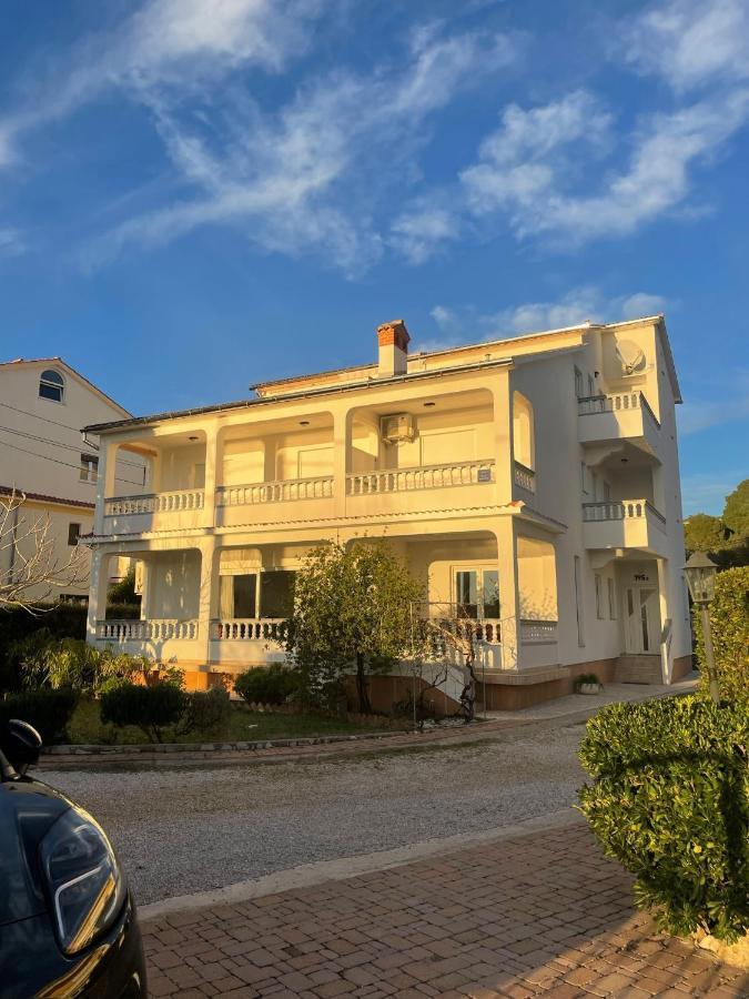 Apartmani Devcic Palit Экстерьер фото