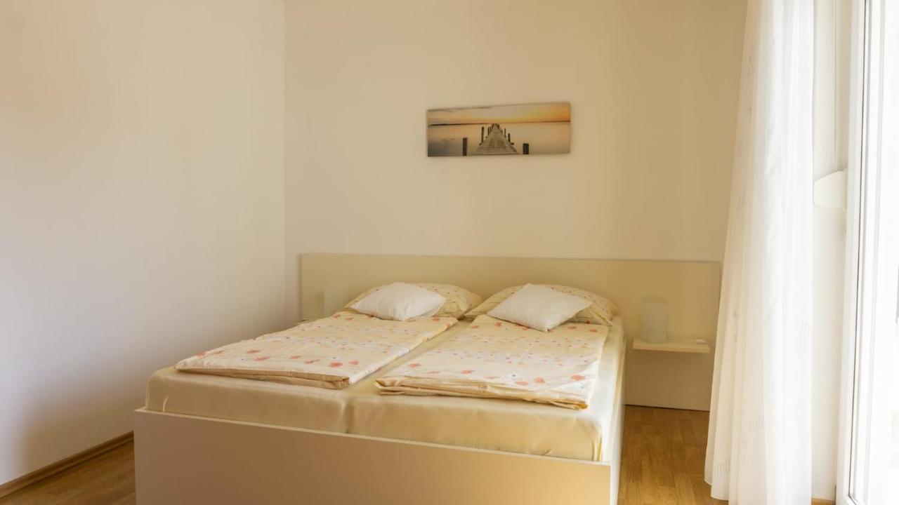 Apartmani Devcic Palit Экстерьер фото